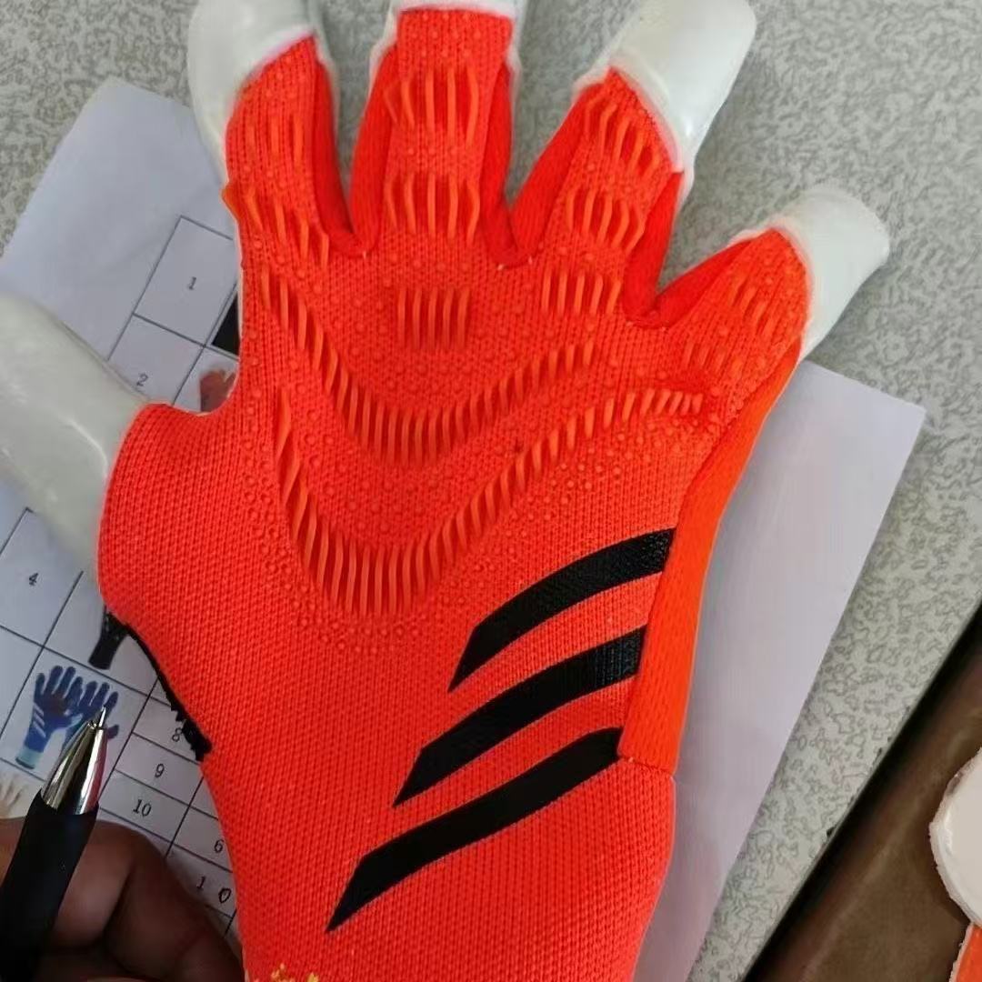 New high matching natural latex half pipe finger reverse bag wear-resistant breathable football gloves professional goalkeeper gloves